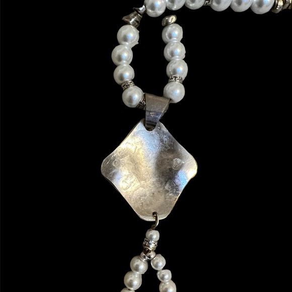 LINKAGE JEWELRY faux pearl and sterling silver necklace with cross - Picture 4 of 6